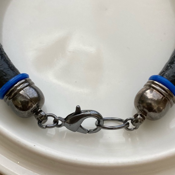 Men’s Leather Skull Bracelet - Picture 4 of 5
